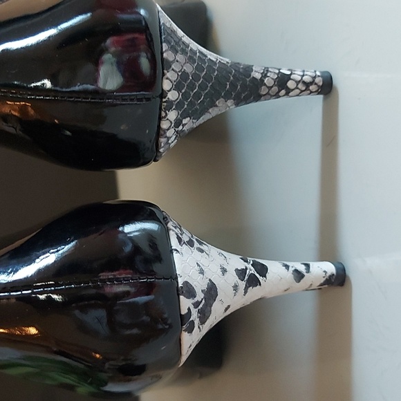 Faux Snake Print Open Toe Heels - Picture 2 of 5